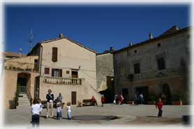 Magliano in Toscana - Veduta della Piazza Principale